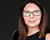 Headshot Sandra Rau auf dunklen Hintergrund Headshot Sandra Rau auf dunklen Hintergrund